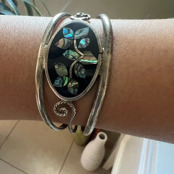 Silver Bracelet with Abalone Leafy design Cuff - Picture 13 of 13